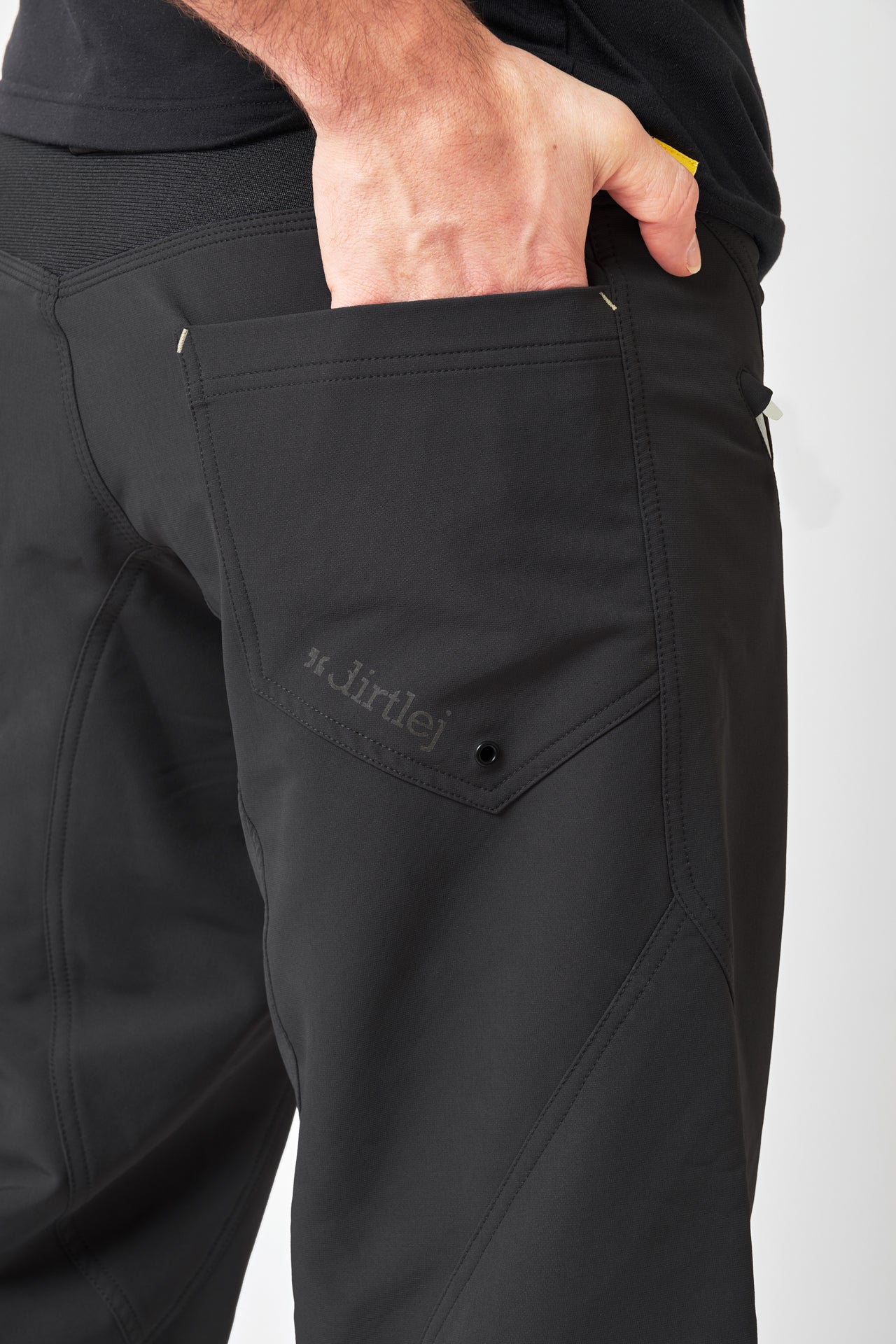 dirtlej trailscout MTB shorts men black/grey 